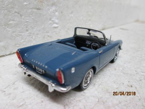 DIE CAST 1:43 SCALE : UNIVERSAL HOBBIES SUNBEAM ALPINE - LOT 589S