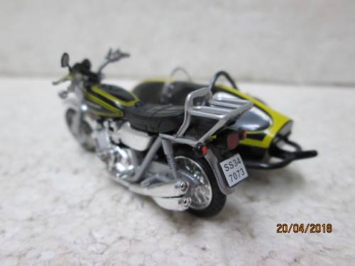 1:43 SCALE :  KAWASAKI Z900 WITH SIDECAR - LOT 624S