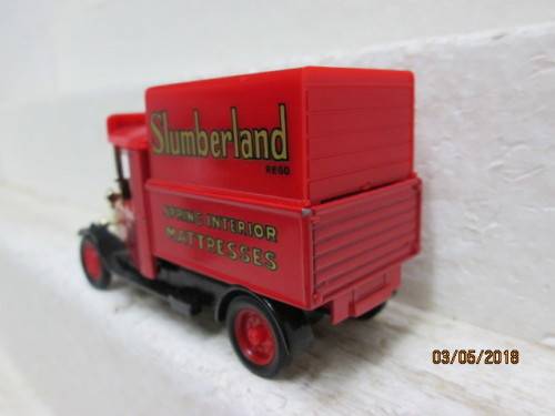 DIE CAST : CORGI SLUMBERLAND DELIVERY VAN - LOT 767S