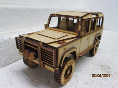 1:18 SCALE LANDROVER DEFENDER 110 LWB STATION WAGON - LOT 801W