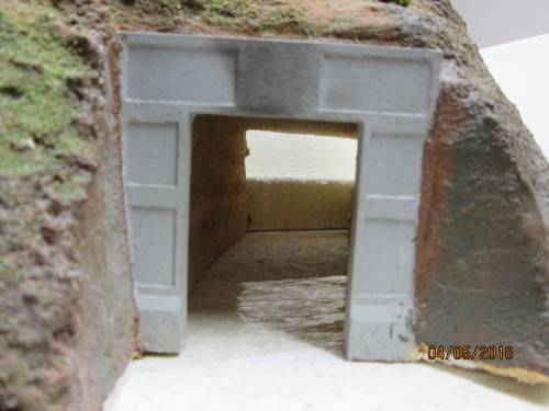 HO SCALE : LARGE MOUNTAIN PIECE WITH TUNNEL ENTRANCE - LOT 810S