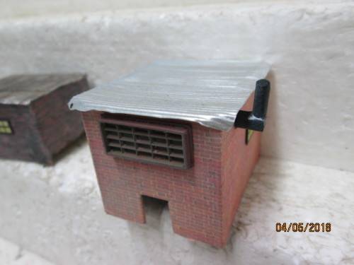 HO SCALE : x6 HANDMADE BUILDINGS - LOT 859S