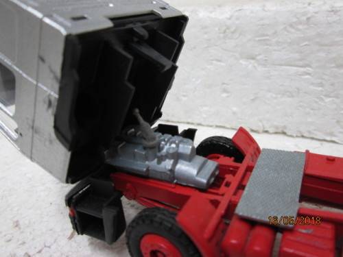 DIE CAST 1:50 SCALE : CONRAD MAN TRUCK & ENGEN TANKER TRAILER (Reduced to clear) - LOT 9T