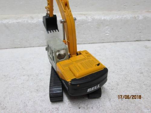 DIE CAST ERTL  : BELL HD820E HYDRAULIC EXCAVATOR (Reduced to clear) - LOT 44T