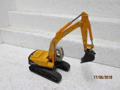 DIE CAST ERTL  : BELL HD820E HYDRAULIC EXCAVATOR (Reduced to clear) - LOT 44T