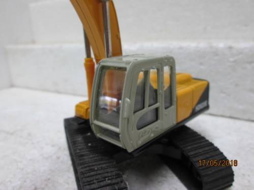 DIE CAST ERTL  : BELL HD820E HYDRAULIC EXCAVATOR (Reduced to clear) - LOT 44T