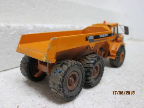 DIE CAST 1:50 SCALE MOTORART : VOLVO A25C ARTICULATED DUMP TRUCK - LOT 48T