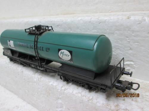HO SCALE LIMA TANKER (PFIZER) - LOT 159T