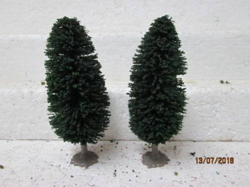 HO SCALE : x2 TREES - LOT 481T