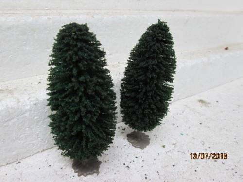 HO SCALE : x2 TREES - LOT 481T