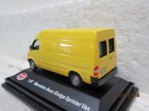 HO SCALE : MODEL POWER MERCEDES BENZ SPRINTER VAN (BOXED) - LOT 538T