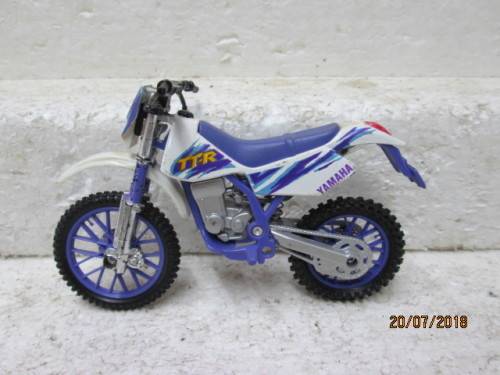 1:18 SCALE MAISTO : YAMAHA TT-R MOTORBIKE - LOT 640T