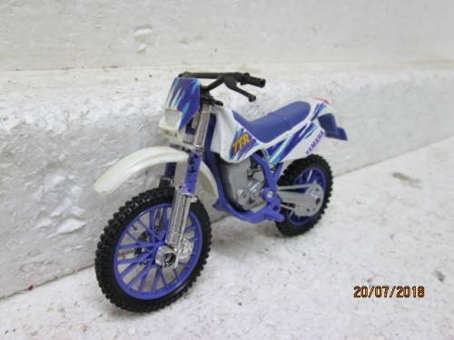1:18 SCALE MAISTO : YAMAHA TT-R MOTORBIKE - LOT 640T