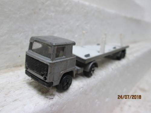 HO SCALE  PLAYART : HORSE AND TRAILER - LOT 696T