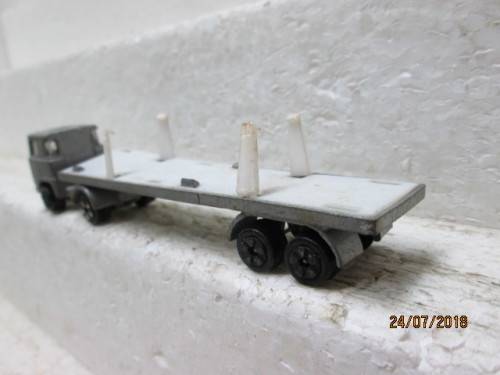 HO SCALE  PLAYART : HORSE AND TRAILER - LOT 696T