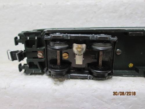 HO SCALE : TRIX x2 BLS GREEN COACHES - LOT 18U