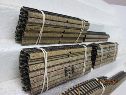 HO SCALE  : MARKLIN M TRACK  (ONE BEERBOX FULL) - LOT 47U