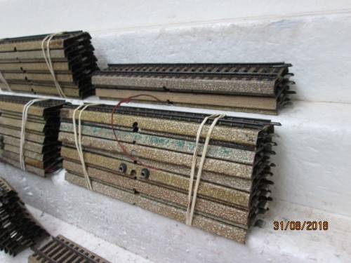 HO SCALE  : MARKLIN M TRACK  (ONE BEERBOX FULL) - LOT 47U