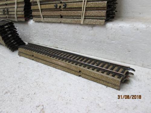 HO SCALE  : MARKLIN M TRACK  (ONE BEERBOX FULL) - LOT 47U