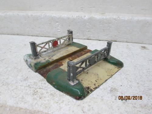 OO SCALE : HORNBY DUBLO RAIL CROSSING - LOT 112U