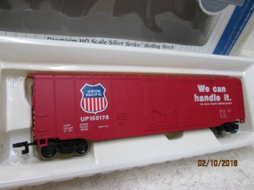 HO SCALE : BACHMANN SILVER SERIES UNION PACIFIC BOX CAR (BOXED) - LOT 225U