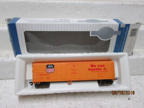 HO SCALE : BACHMANN SILVER SERIES UNION PACIFIC BOX CAR (BOXED) - LOT 226U