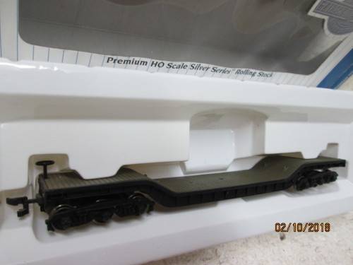 HO SCALE : BACHMANN SILVER SERIES 52' CENTRE DEPRESSED FLAT CAR (BOXED) - LOT 231U