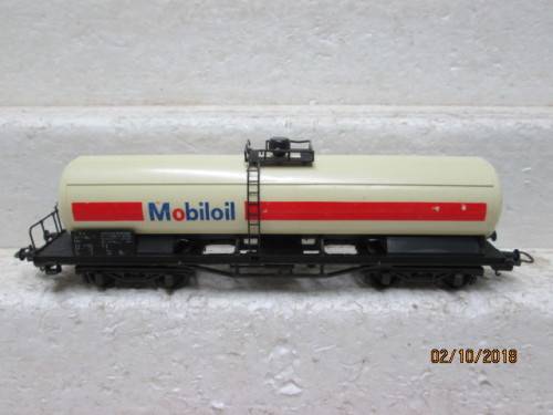 HO SCALE : LIMA LONG TANKER (MOBIL) - LOT 277U