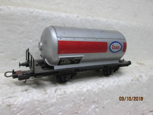 HO SCALE : LIMA SHORT TANKER (ESSO) - LOT 283U
