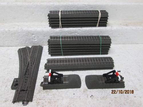 HO SCALE : MARKLIN TRACK & ACCESSORIES - LOT 568U