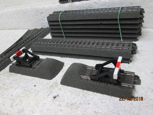 HO SCALE : MARKLIN TRACK & ACCESSORIES - LOT 568U