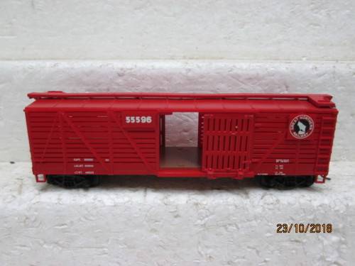 HO SCALE : WALTHERS CATTLE CAR (GREAT NORTHERN) BOXED - LOT 642U