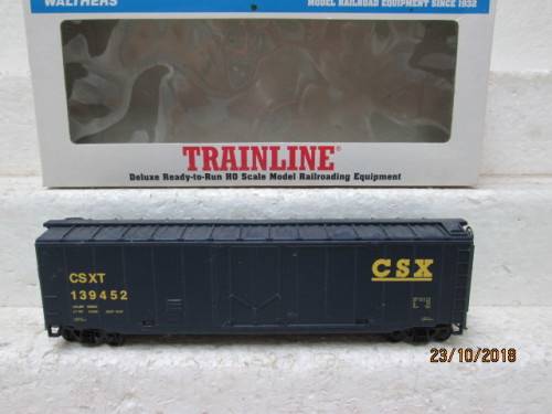 HO SCALE : WALTHERS 50' BOX CAR  (CSX) BOXED - LOT 658U