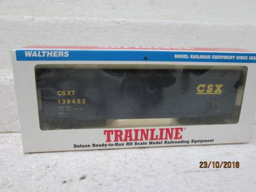HO SCALE : WALTHERS 50' BOX CAR  (CSX) BOXED - LOT 658U