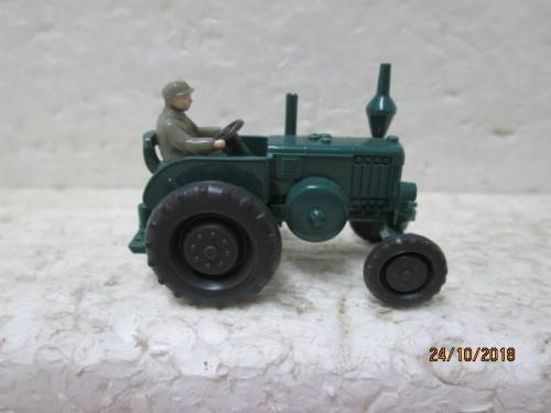 HO SCALE : WIKING TRACTOR - LOT 702U