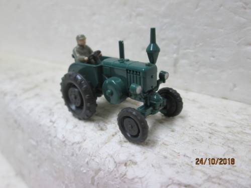 HO SCALE : WIKING TRACTOR - LOT 702U