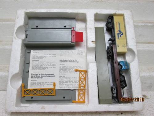 HO SCALE : LIMA OPERATING TRUCK TERMINAL (BOXED) - LOT 499V