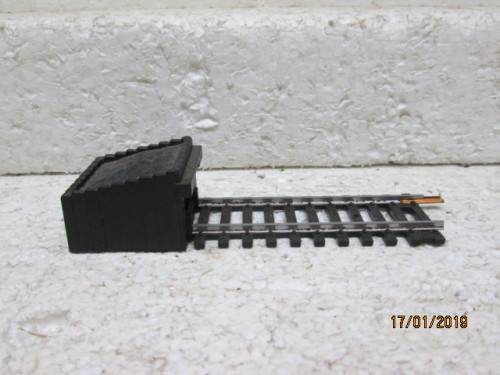 HO/OO SCALE : LIMA SHORT STRAIGHT WITH COALBOX / BUFFER STOP  (No 3025) - LOT 528V