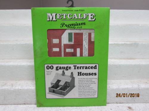 OO SCALE : METCALFE  TERRACED HOUSES - LOT 636V
