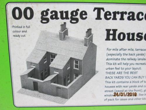 OO SCALE : METCALFE  TERRACED HOUSES - LOT 636V
