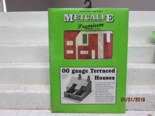 OO SCALE : METCALFE TERRACED HOUSES - LOT 637V