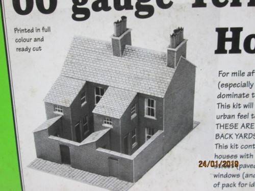 OO SCALE : METCALFE TERRACED HOUSES - LOT 637V