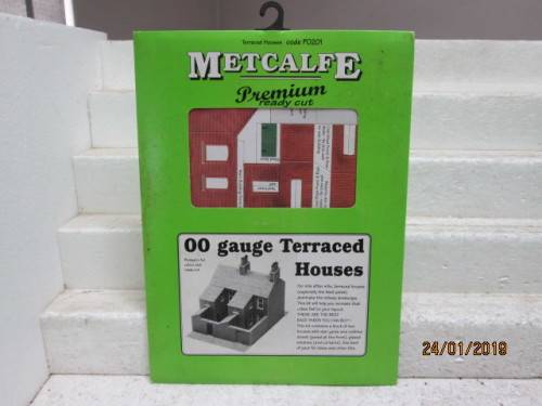OO SCALE : METCALFE TERRACED HOUSES - LOT 638V
