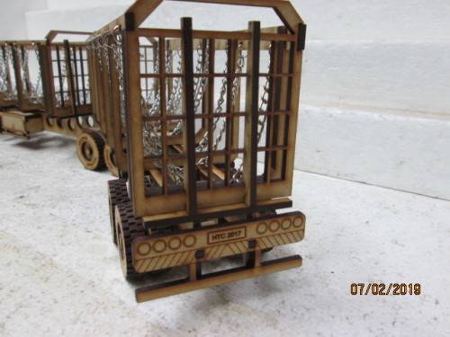 1:32 SCALE MERCEDES ACTROS HORSE WITH SUPERLINK CANE TRAILOR - LOT 724V