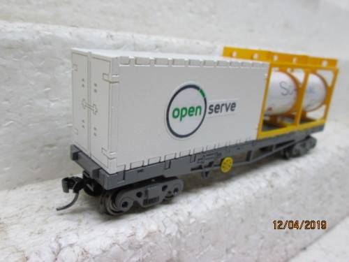 HO SCALE SAR SML CONTAINER WAGON (OPEN SERVE / SAFMARINE) BOXED - LOT 884V