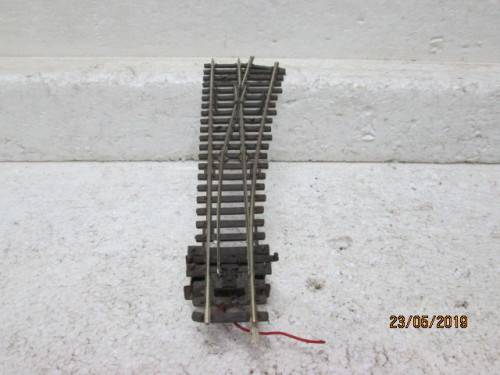 HO/OO SCALE : PECO RIGHT HAND POINT WITH FITTED MOTOR - LOT 395W