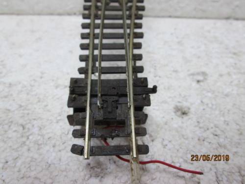 HO/OO SCALE : PECO RIGHT HAND POINT WITH FITTED MOTOR - LOT 395W