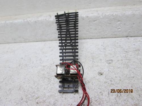 HO/OO SCALE : PECO RIGHT HAND POINT WITH FITTED MOTOR - LOT 396W