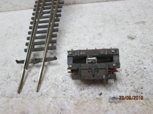 HO/OO SCALE : PECO RIGHT HAND POINT WITH FITTED MOTOR - LOT 398W