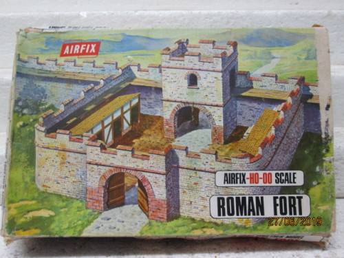 HO/OO SCALE : AIRFIX ROMAN FORT KIT (BOXED) - LOT 593W